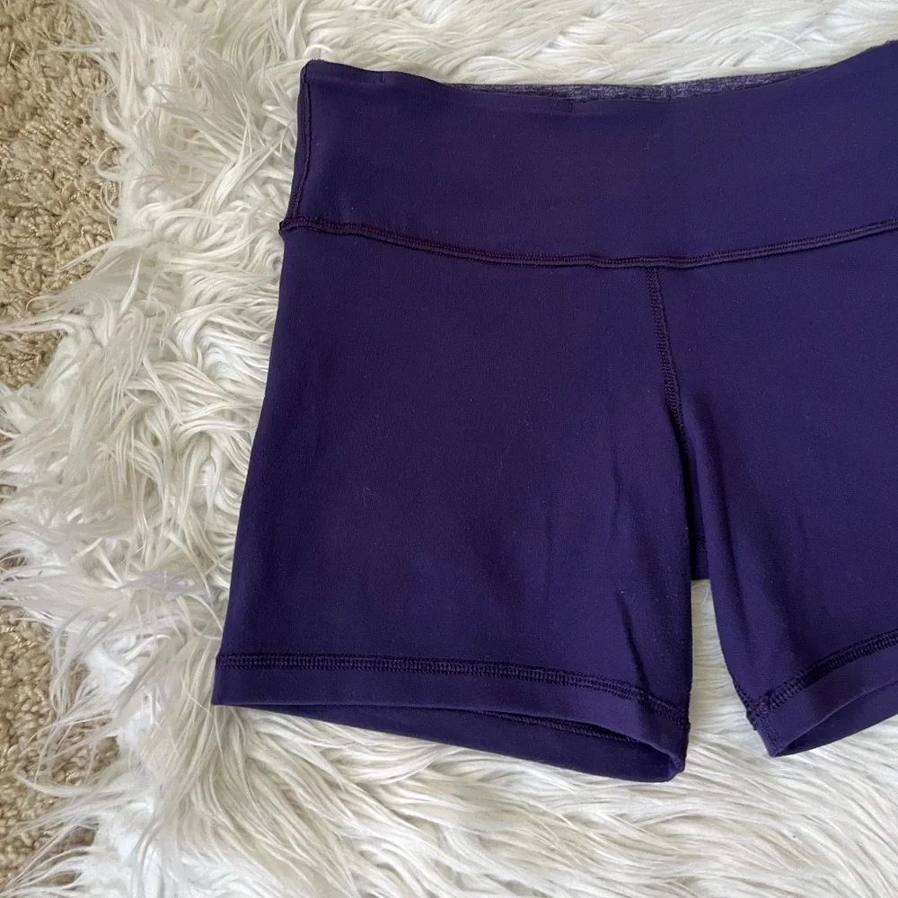 {Lululemon} Reverse Groove Short in Dense Purple / Heathered Angel Blue - Size 4